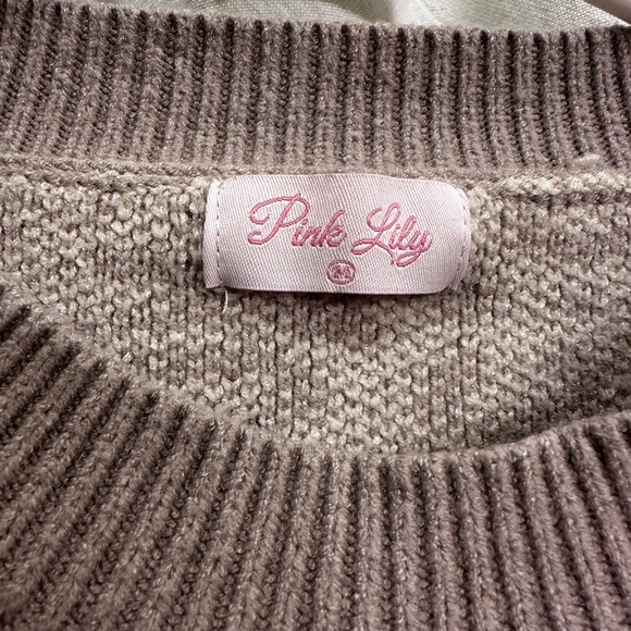 Pink Lily Leopard sweater - Picture 2 of 3